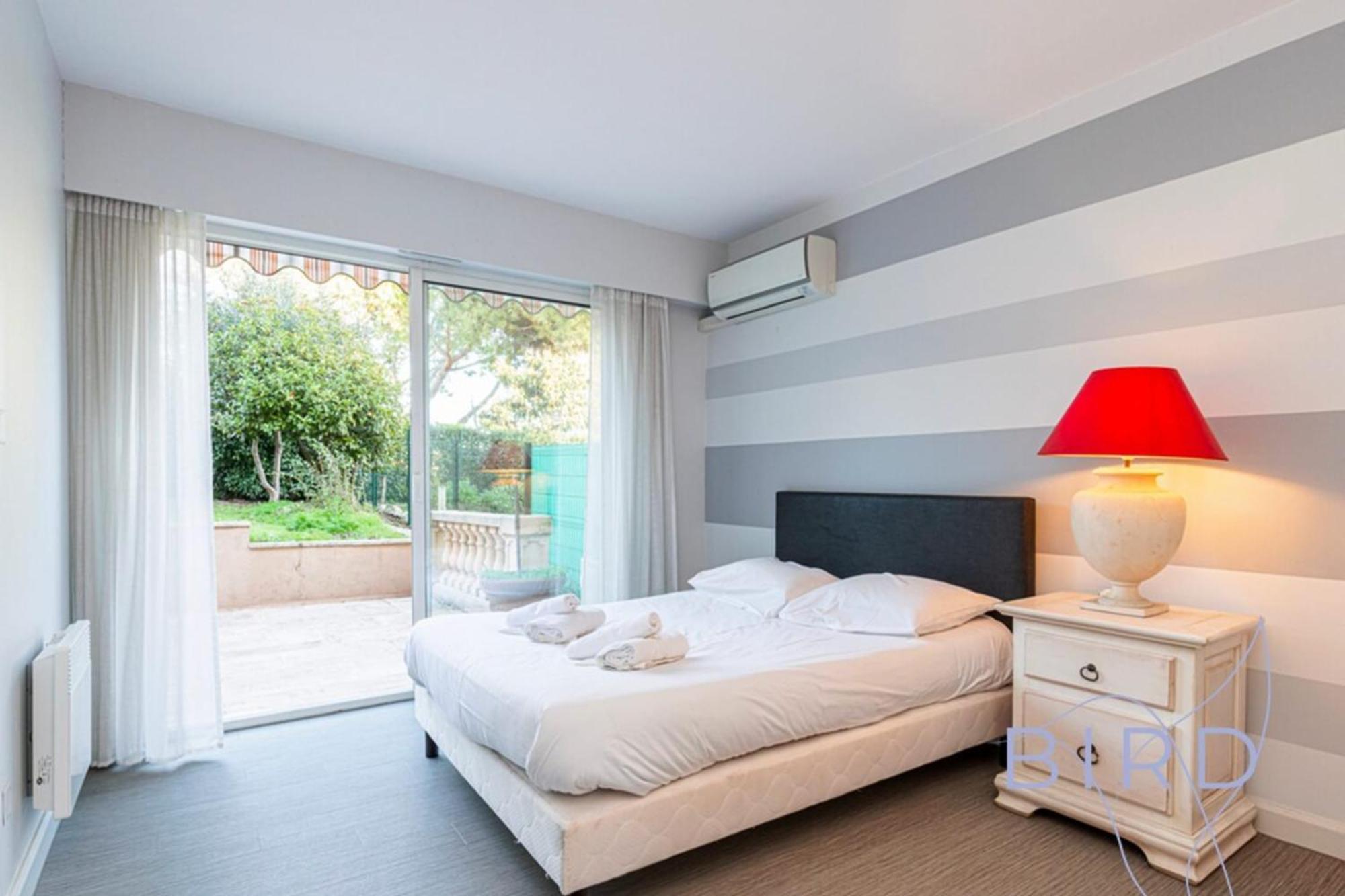 Spacious Pool And Parking Appartamento Antibes