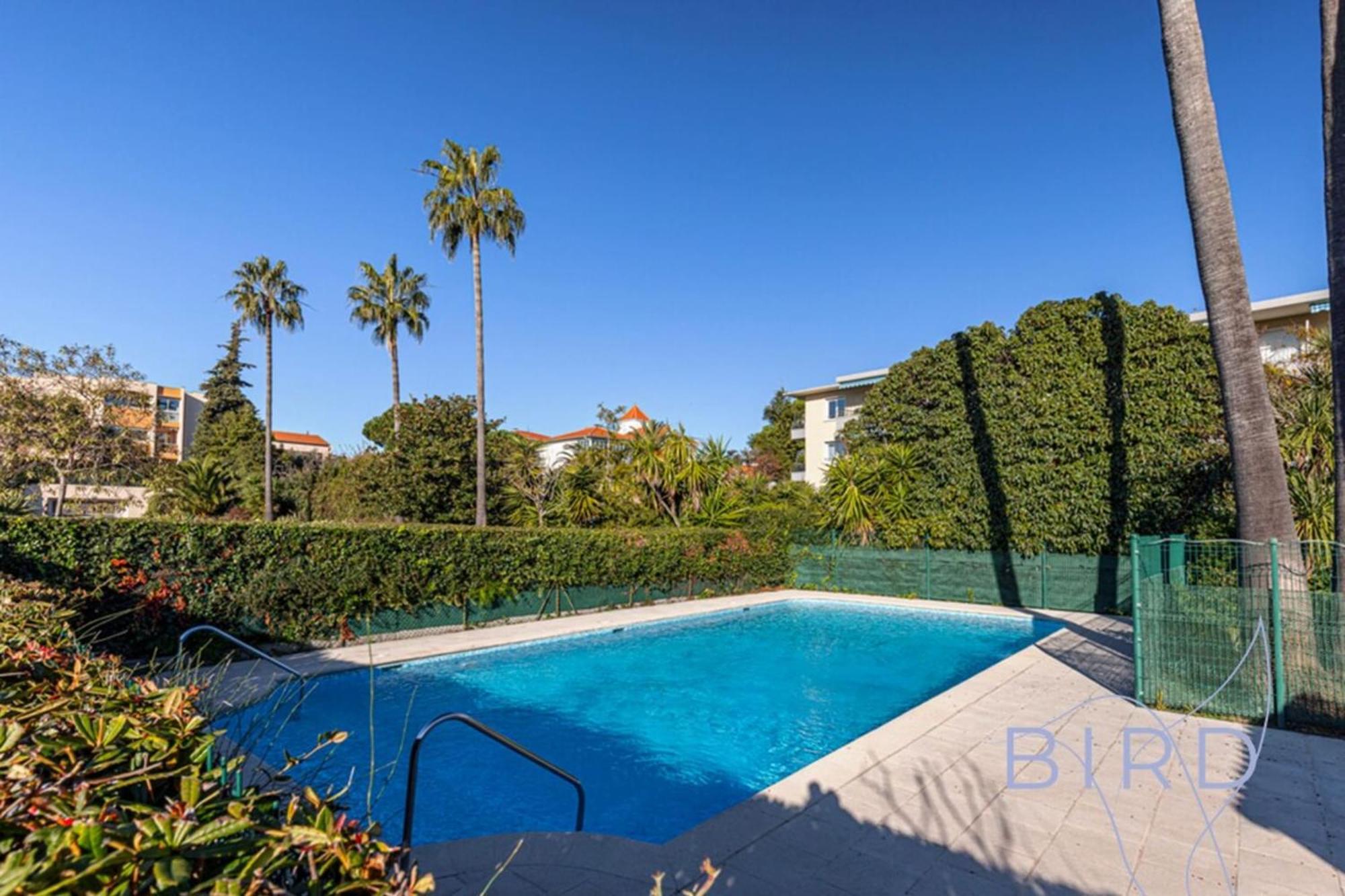 Spacious Pool And Parking Appartamento Antibes